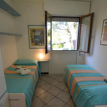 Equipped Flat For 5 Guests In Lignano Pineta With Communal Garden