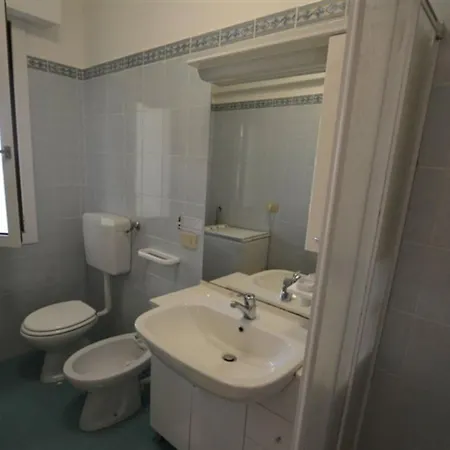 Equipped Flat For 5 Guests In Lignano Pineta With Communal Garden *