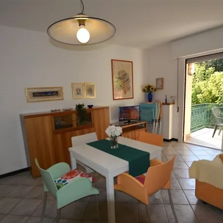 Equipped Flat For 5 Guests In Lignano Pineta With Communal Garden Apartment *