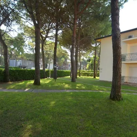 Equipped Flat For 5 Guests In Lignano Pineta With Communal Garden Apartment