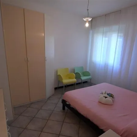Lägenhet Equipped Flat For 5 Guests In Lignano Pineta With Communal Garden