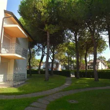 Equipped Flat For 5 Guests In Lignano Pineta With Communal Garden Apartment Lignano Sabbiadoro