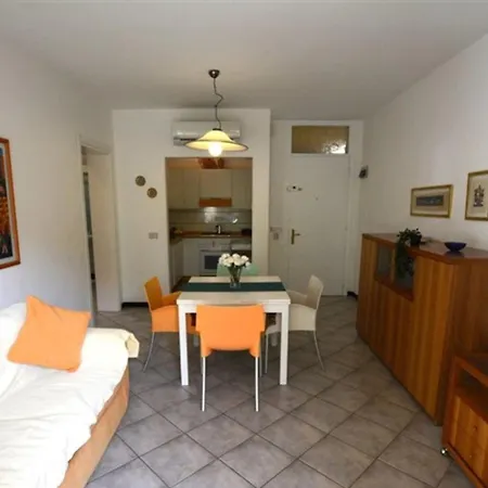 Lägenhet Equipped Flat For 5 Guests In Lignano Pineta With Communal Garden Lignano Sabbiadoro