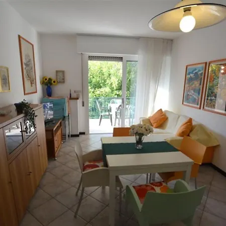 Equipped Flat For 5 Guests In Lignano Pineta With Communal Garden