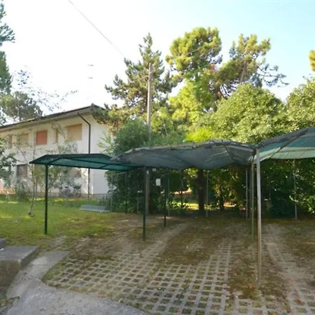 Equipped Flat For 5 Guests In Lignano Pineta With Communal Garden Apartment